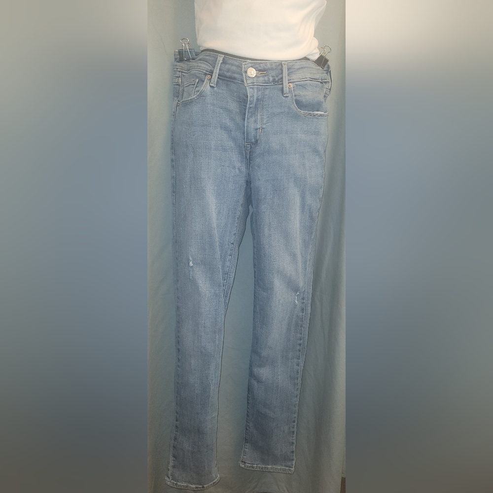 Mid-rise skinny stretch denim Levi Jeans.